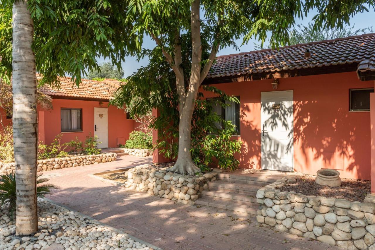 Almog Hotel Exterior foto