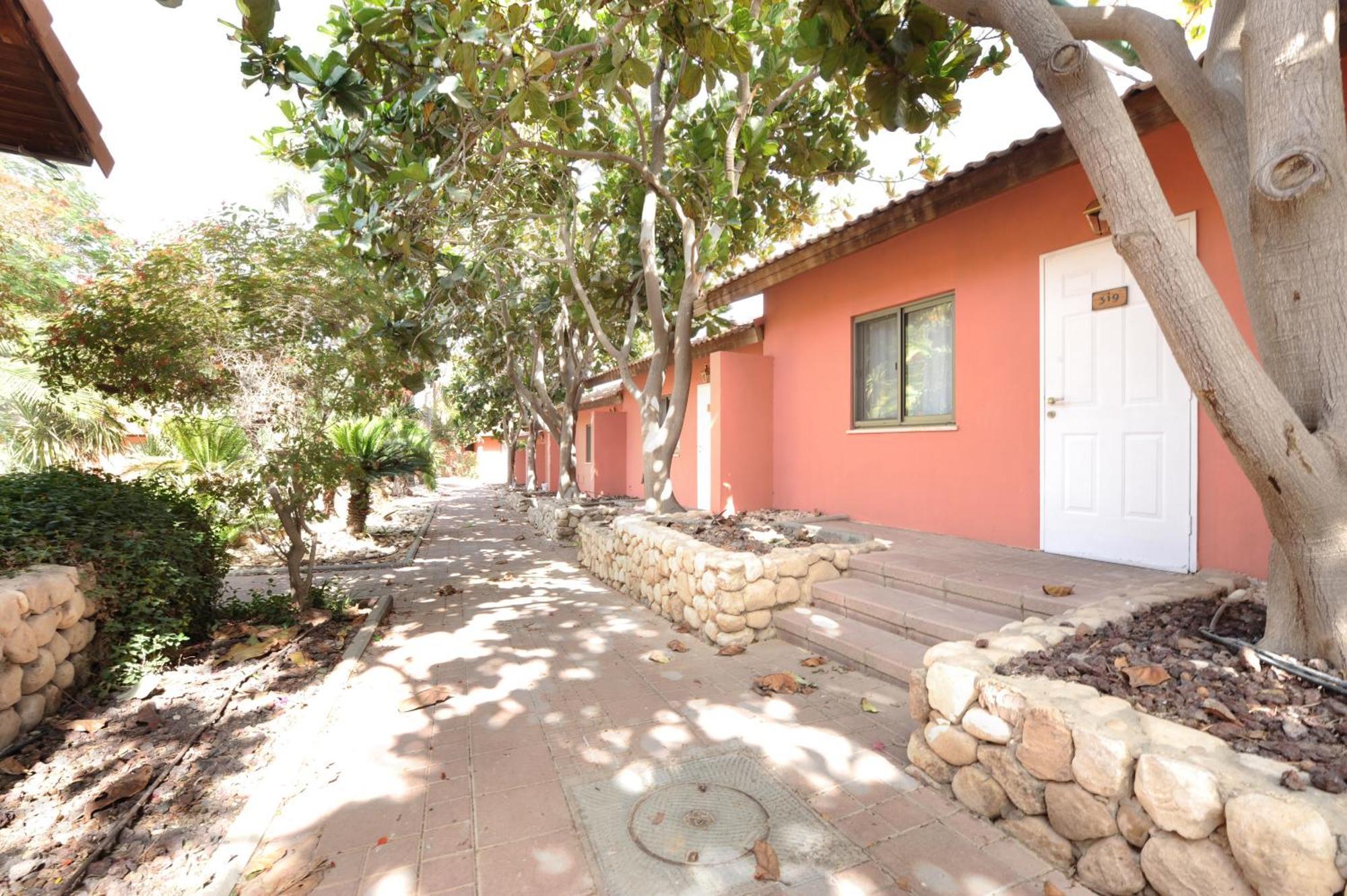 Almog Hotel Exterior foto