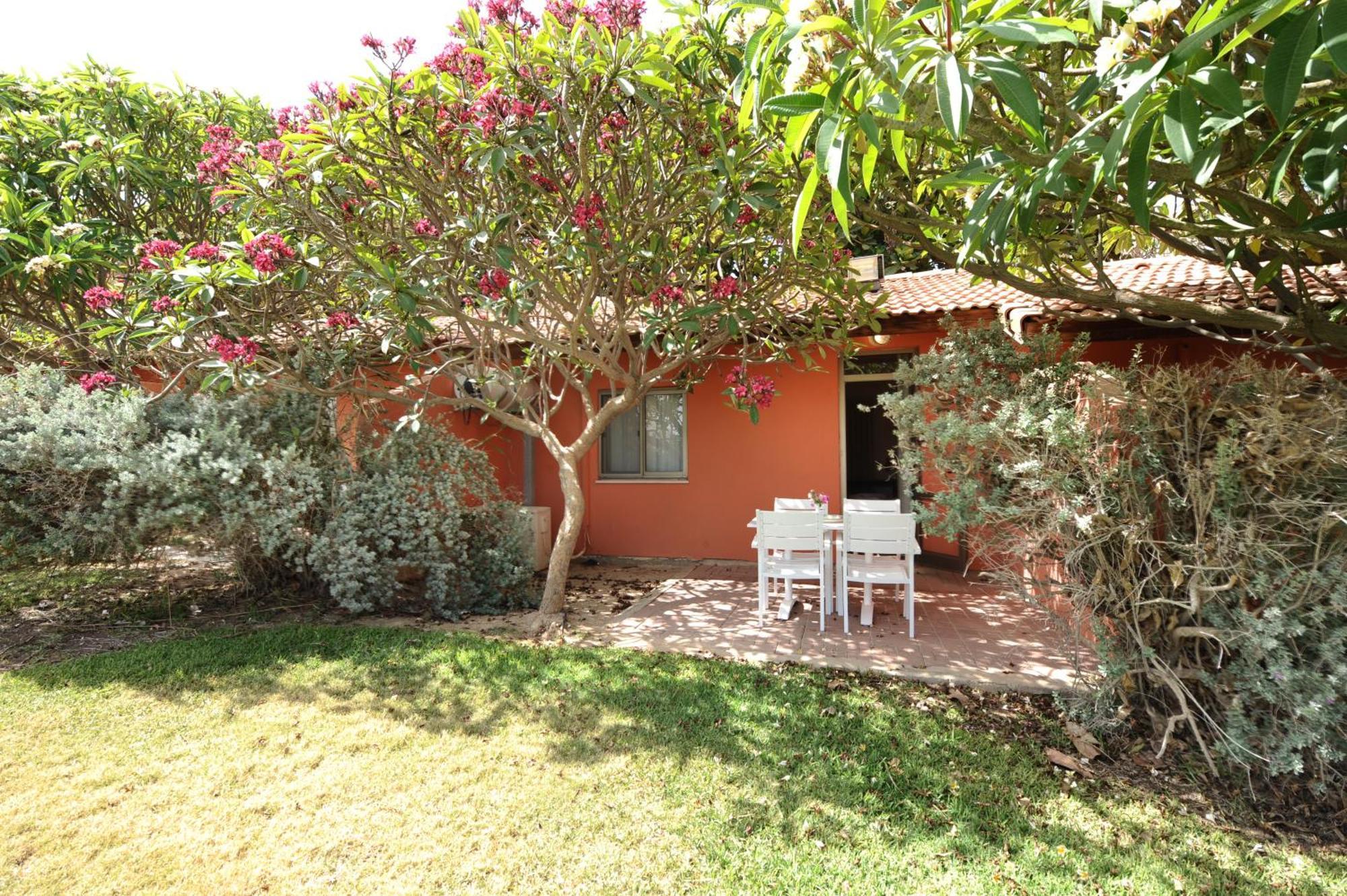 Almog Hotel Exterior foto