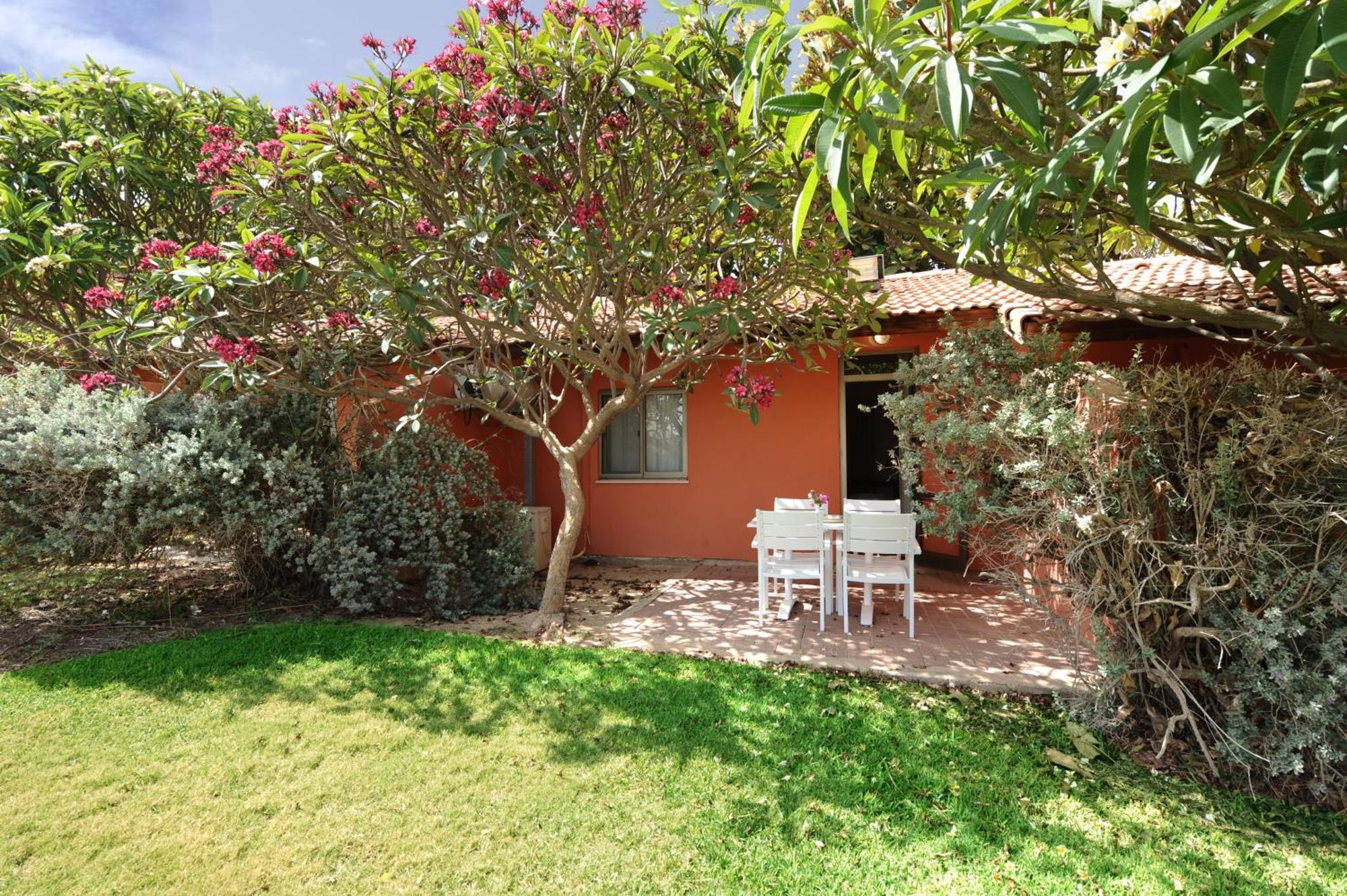 Almog Hotel Exterior foto